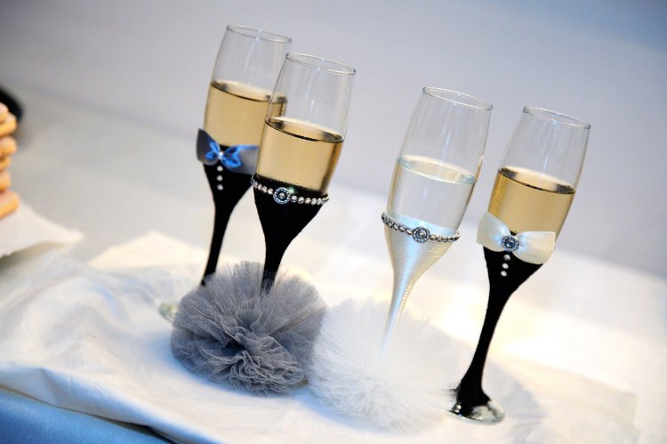 Как украсить шампанское на Новый год своими руками