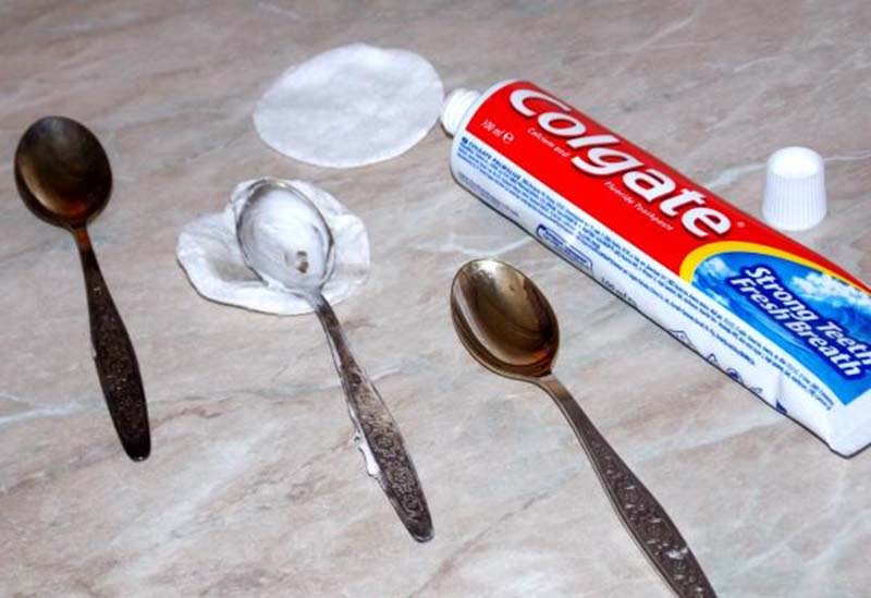 Очистка зубной пастой
