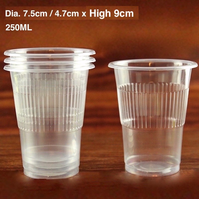 Пластиковые стаканы