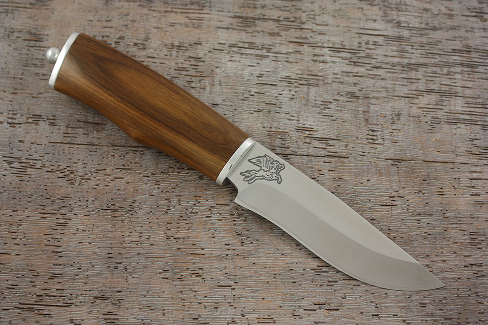 Походный нож с клинком из стали