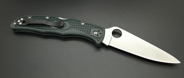 Черный красивый нож ZDP-189