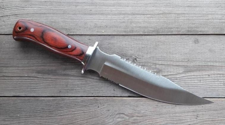 Фискированный нож для охоты