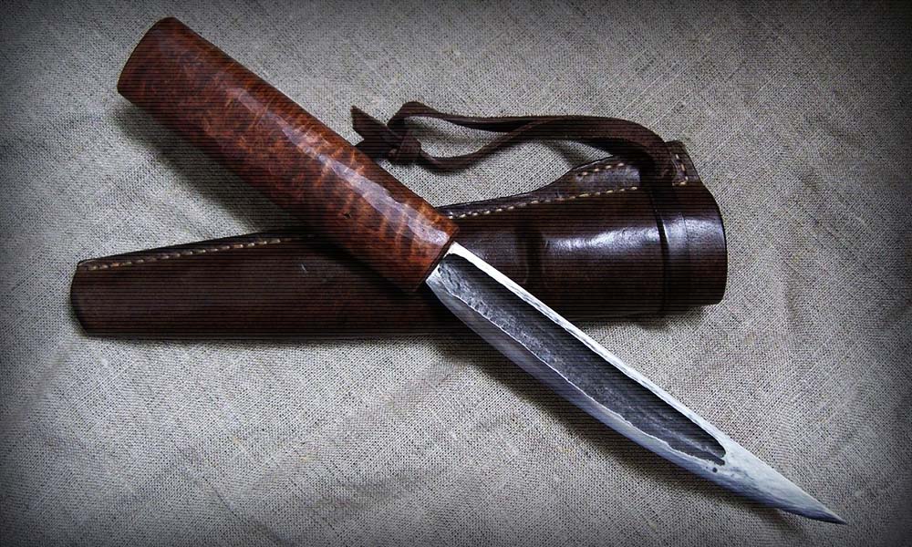 Якутский нож с кровостоком